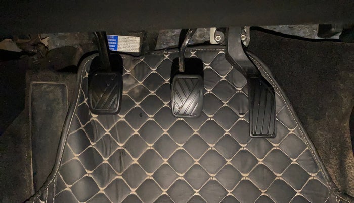 2021 Maruti Vitara Brezza LXI, CNG, Manual, 78,225 km, Pedals