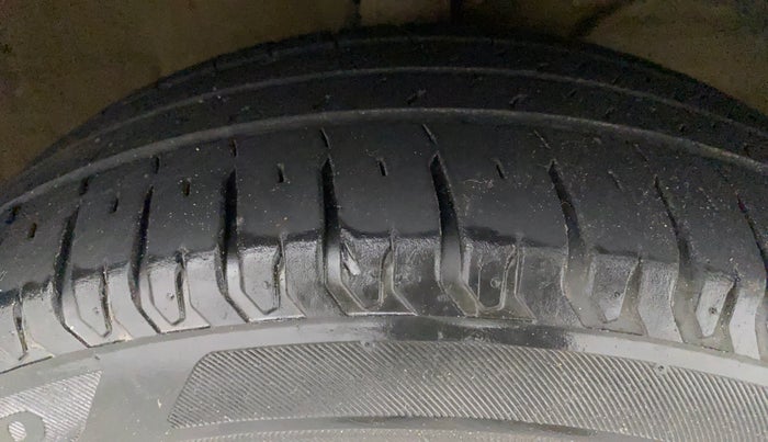 2021 Maruti XL6 ALPHA MT, Petrol, Manual, 48,445 km, Right Front Tyre Tread