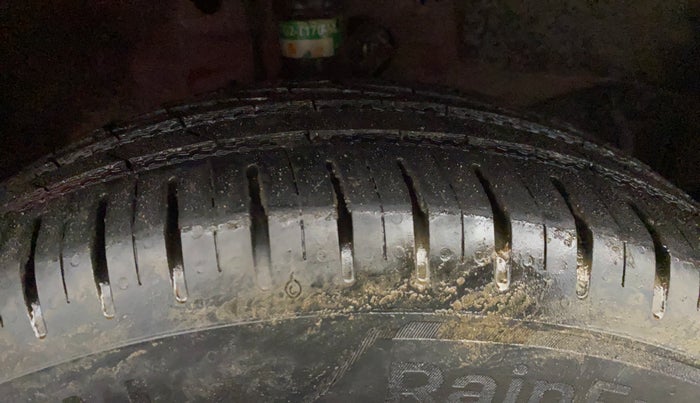 2017 Honda Brio S MT, Petrol, Manual, 62,298 km, Right Front Tyre Tread