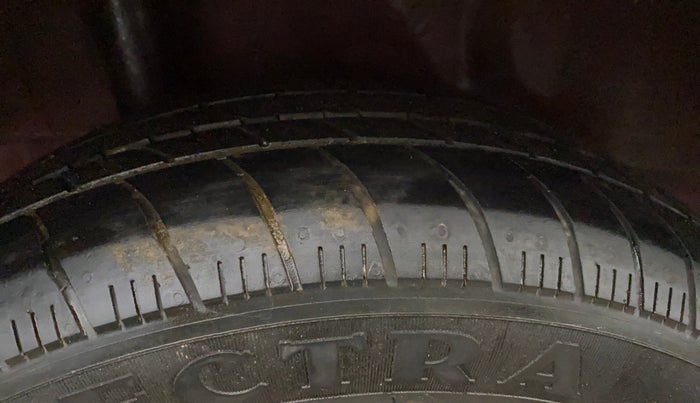 2017 Honda Brio S MT, Petrol, Manual, 62,298 km, Right Rear Tyre Tread