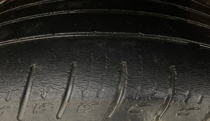 2015 Renault Duster 85 PS RXL DIESEL, Diesel, Manual, 1,18,559 km, Left Rear Tyre Tread