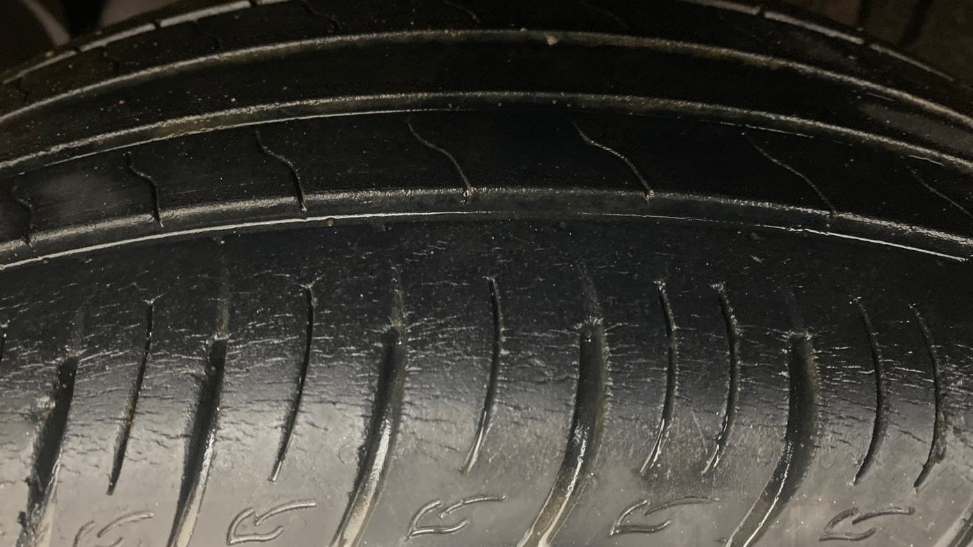 2015 Renault Duster 85 PS RXL DIESEL, Diesel, Manual, 1,18,559 km, Left Front Tyre Tread
