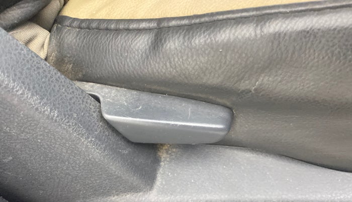 2015 Renault Duster 85 PS RXL DIESEL, Diesel, Manual, 1,18,559 km, Driver Side Adjustment Panel