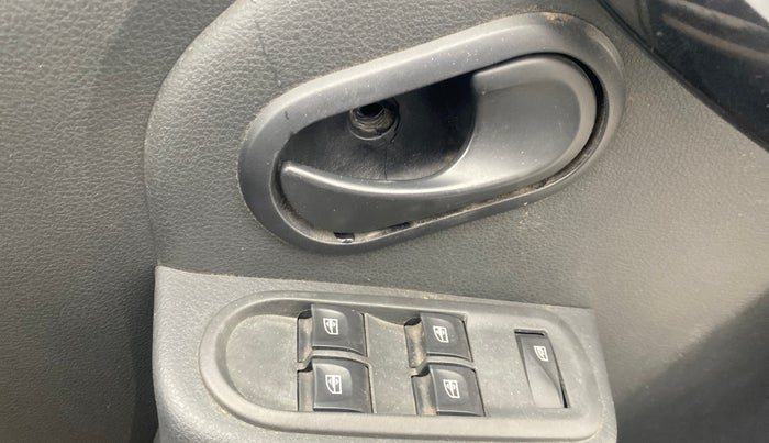 2015 Renault Duster 85 PS RXL DIESEL, Diesel, Manual, 1,18,559 km, Driver Side Door Panels Control