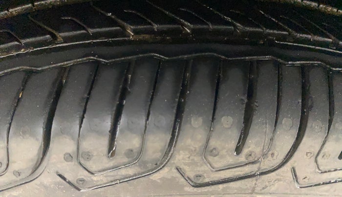 2022 Skoda KUSHAQ AMBITION 1.0L TSI MT, Petrol, Manual, 32,356 km, Left Front Tyre Tread