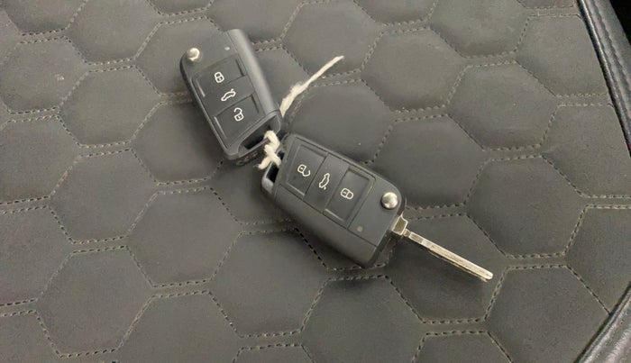 2022 Skoda KUSHAQ AMBITION 1.0L TSI MT, Petrol, Manual, 32,356 km, Key Close Up