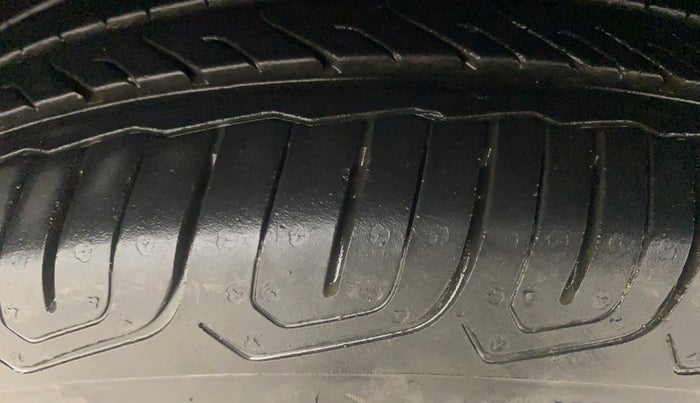 2022 Skoda KUSHAQ AMBITION 1.0L TSI MT, Petrol, Manual, 32,356 km, Right Front Tyre Tread