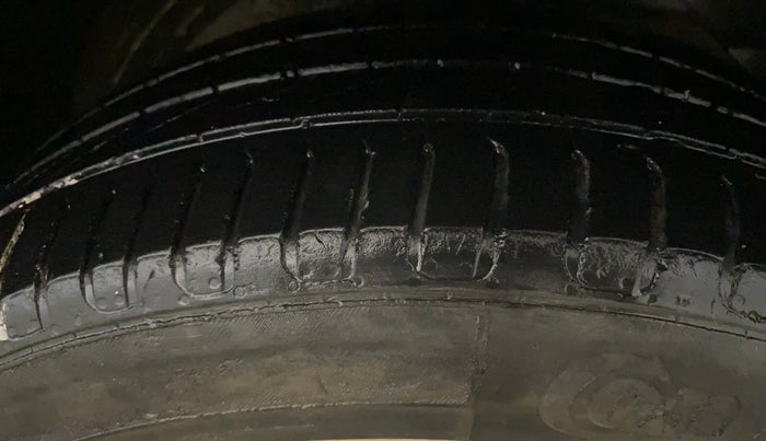 2021 MG HECTOR SHARP HYBRID 1.5 PETROL, Petrol, Manual, 81,248 km, Right Front Tyre Tread