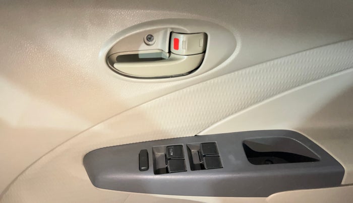 2015 Toyota Etios G, Petrol, Manual, 65,170 km, Driver Side Door Panels Control