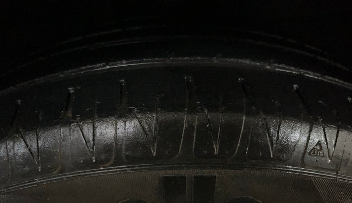 2015 Toyota Etios G, Petrol, Manual, 65,170 km, Right Front Tyre Tread