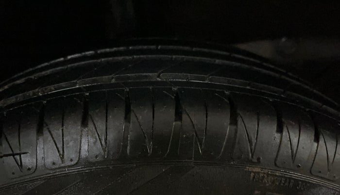 2015 Toyota Etios G, Petrol, Manual, 65,170 km, Right Rear Tyre Tread