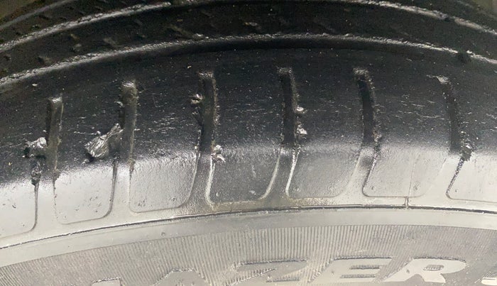 2019 Maruti Swift VXI AMT, Petrol, Automatic, 40,569 km, Right Front Tyre Tread