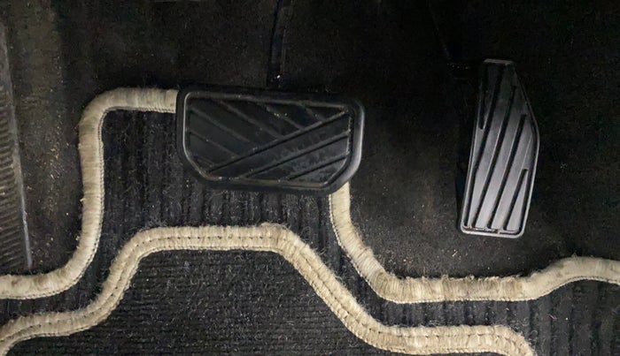 2019 Maruti Swift VXI AMT, Petrol, Automatic, 40,569 km, Pedals