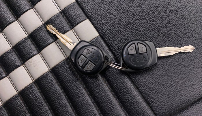 2019 Maruti Swift VXI AMT, Petrol, Automatic, 40,569 km, Key Close Up