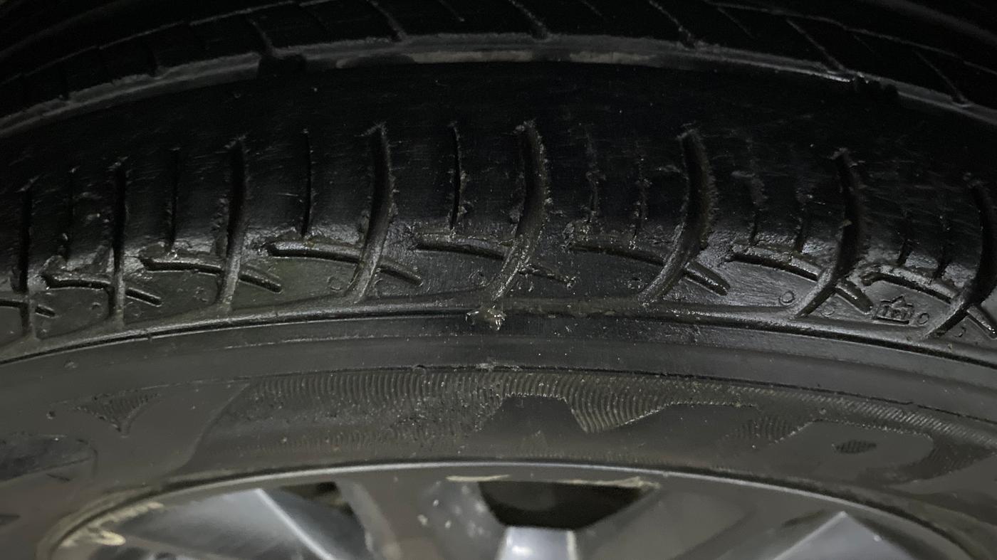 2020 Hyundai Elite i20 SPORTZ PLUS 1.2, Petrol, Manual, 37,141 km, Left Front Tyre Tread