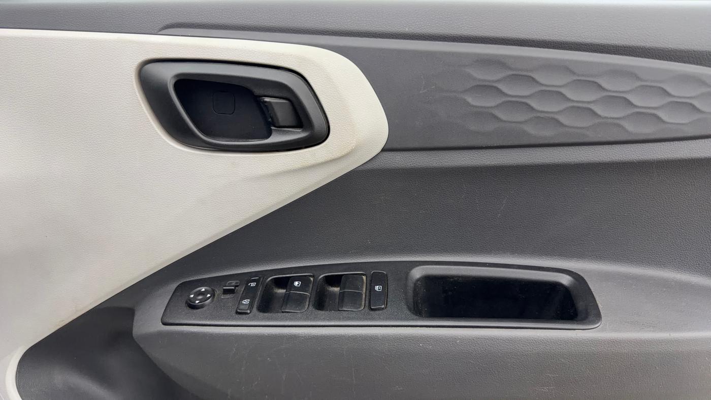 2023 Hyundai GRAND I10 NIOS MAGNA 1.2 KAPPA VTVT, Petrol, Manual, 32,543 km, Driver Side Door Panels Control