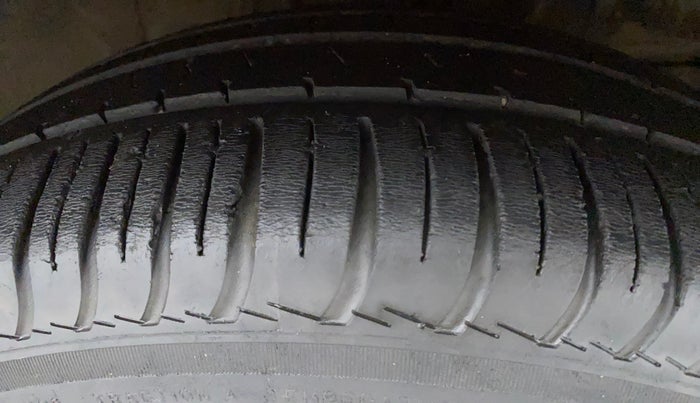 2016 Honda Jazz 1.2L I-VTEC V AT, Petrol, Automatic, 96,184 km, Right Front Tyre Tread