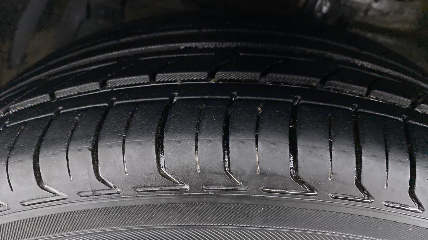 2018 Maruti Ciaz ALPHA DIESEL 1.3, Diesel, Manual, 43,865 km, Left Front Tyre Tread