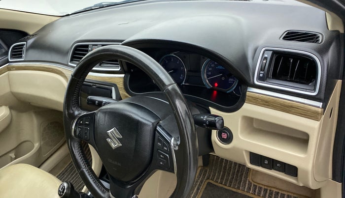 2018 Maruti Ciaz ALPHA DIESEL 1.3, Diesel, Manual, 43,865 km, AC Unit - Front vent has minor damage
