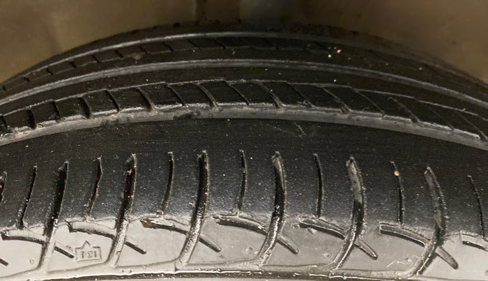 2010 Hyundai i20 MAGNA O 1.2, Petrol, Manual, 57,042 km, Right Front Tyre Tread