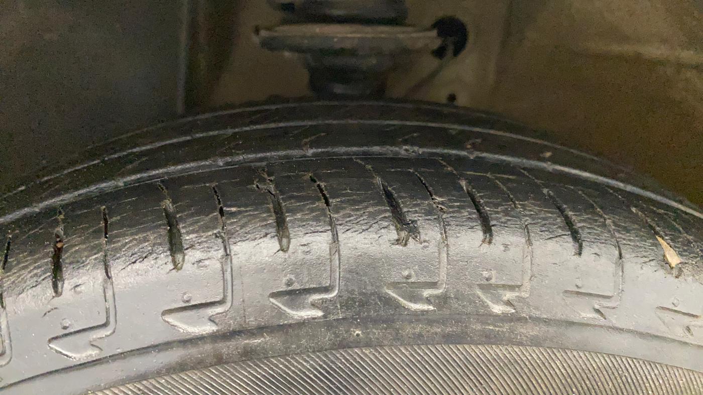 2018 Maruti IGNIS DELTA 1.2 AMT, Petrol, Automatic, 39,627 km, Left Front Tyre Tread