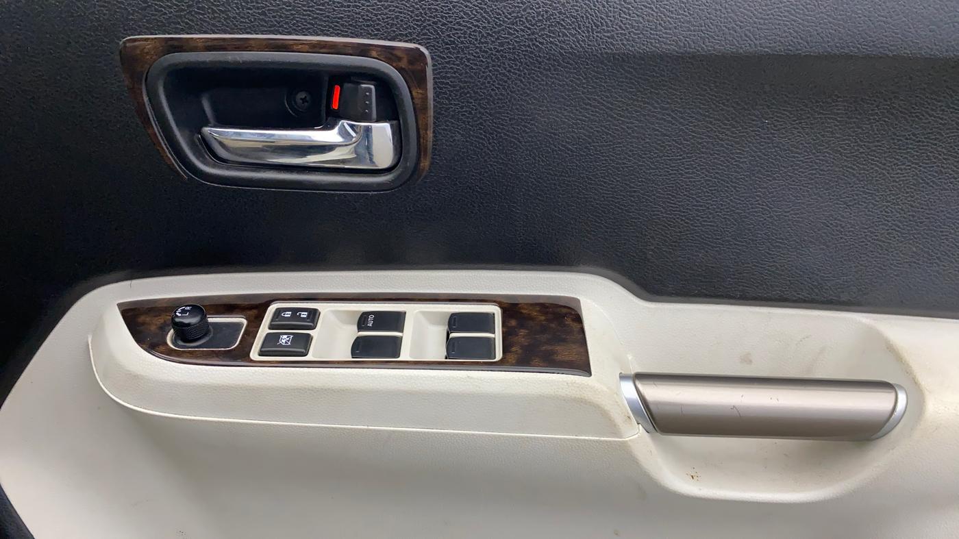 2018 Maruti IGNIS DELTA 1.2 AMT, Petrol, Automatic, 39,627 km, Driver Side Door Panels Control