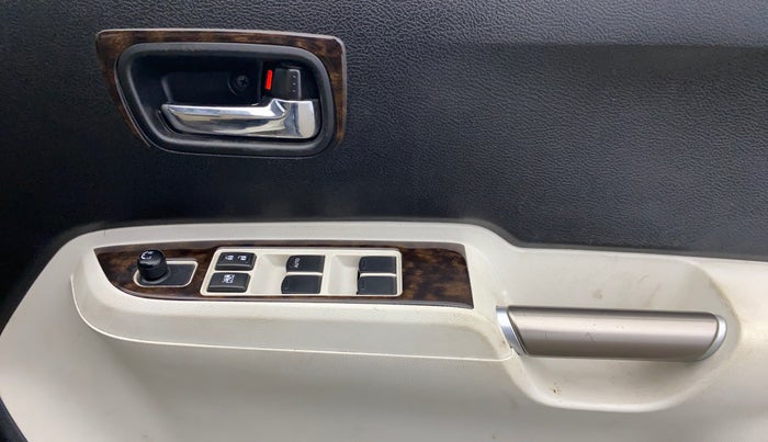 2018 Maruti IGNIS DELTA 1.2 AMT, Petrol, Automatic, 39,627 km, Driver Side Door Panels Control