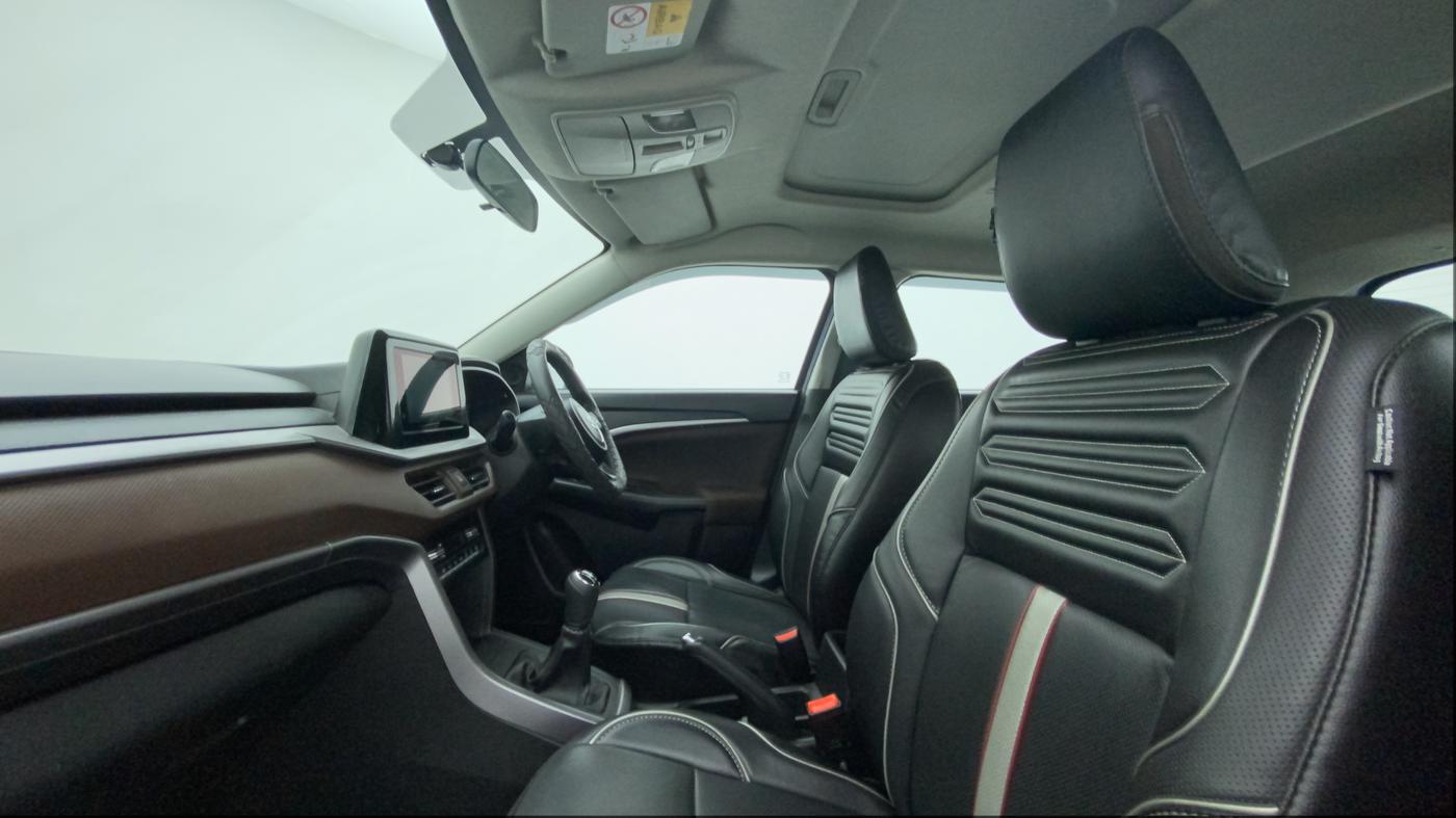 2022 Maruti BREZZA ZXI SMART HYBRID , Petrol, Manual, 14,174 km, Right Side Front Door Cabin
