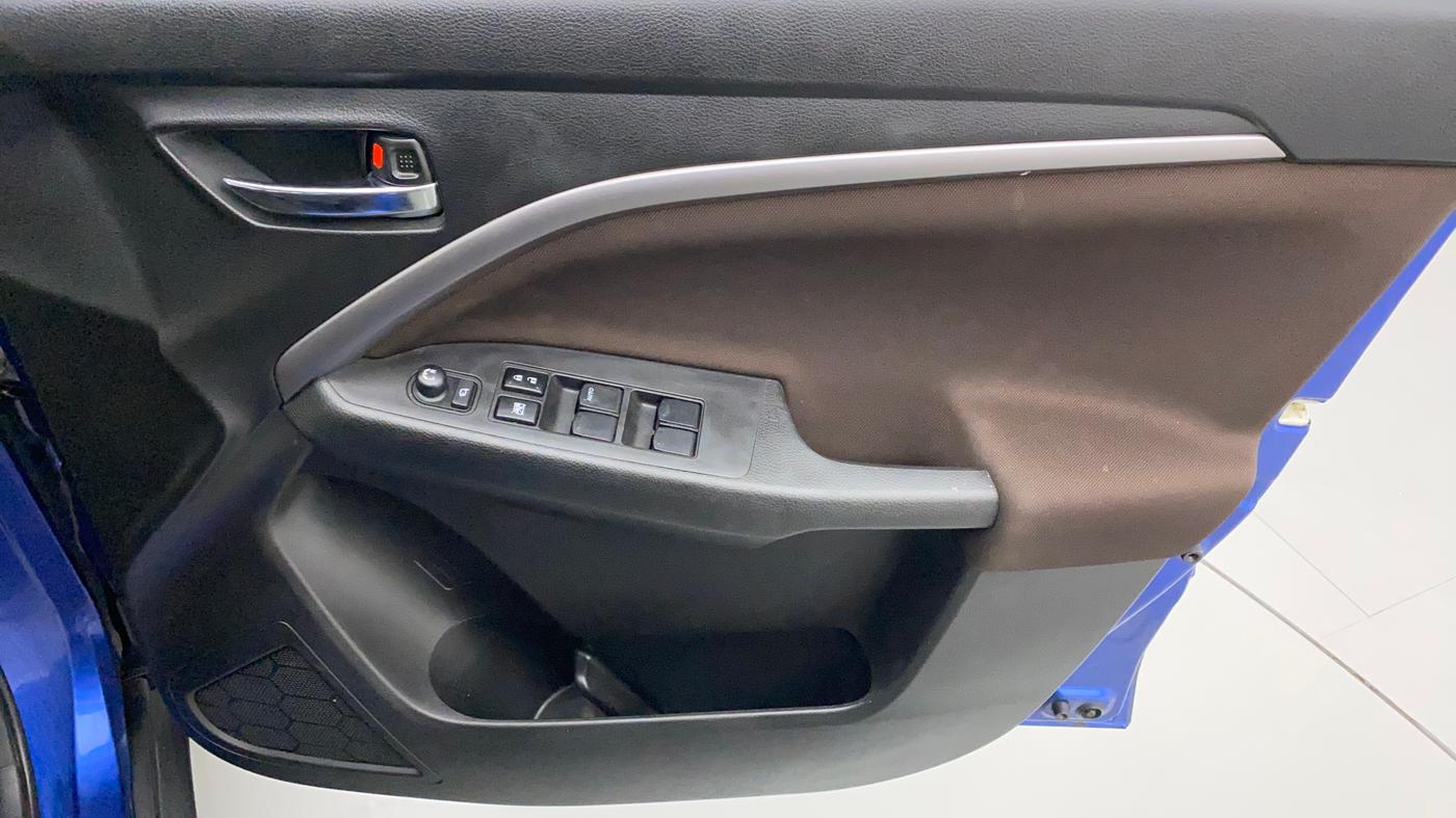 2022 Maruti BREZZA ZXI SMART HYBRID , Petrol, Manual, 14,174 km, Driver Side Door Panels Control