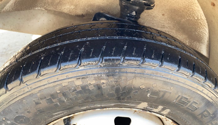 2019 Maruti Eeco 5 STR WITH A/C+HTR, CNG, Manual, 98,076 km, Left Front Tyre Tread