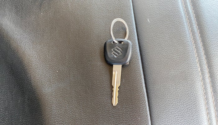 2019 Maruti Eeco 5 STR WITH A/C+HTR, CNG, Manual, 98,076 km, Key Close Up