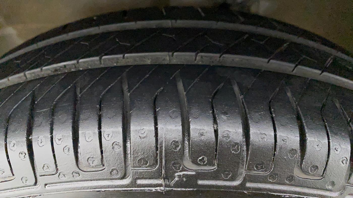 2016 Maruti Wagon R 1.0 VXI AMT, CNG, Automatic, 41,293 km, Right Front Tyre Tread