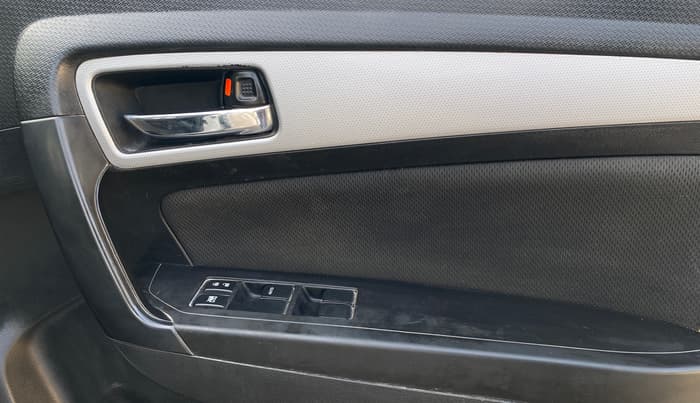 2021 Maruti Vitara Brezza ZXI PLUS, Petrol, Manual, 1,18,103 km, Driver Side Door Panels Control