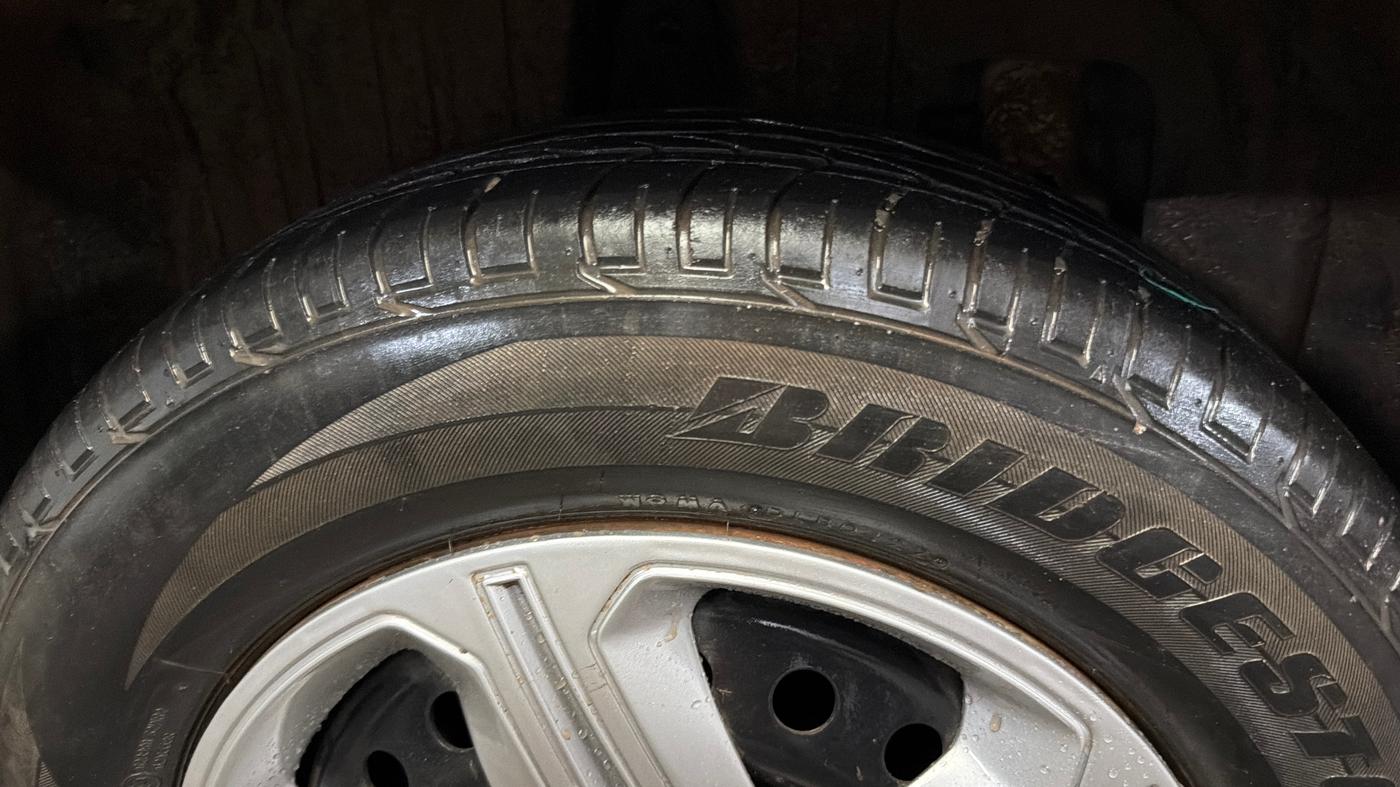 2022 Mahindra XUV300 W4 1.2 PETROL, Petrol, Manual, 45,727 km, Right Rear Tyre Tread