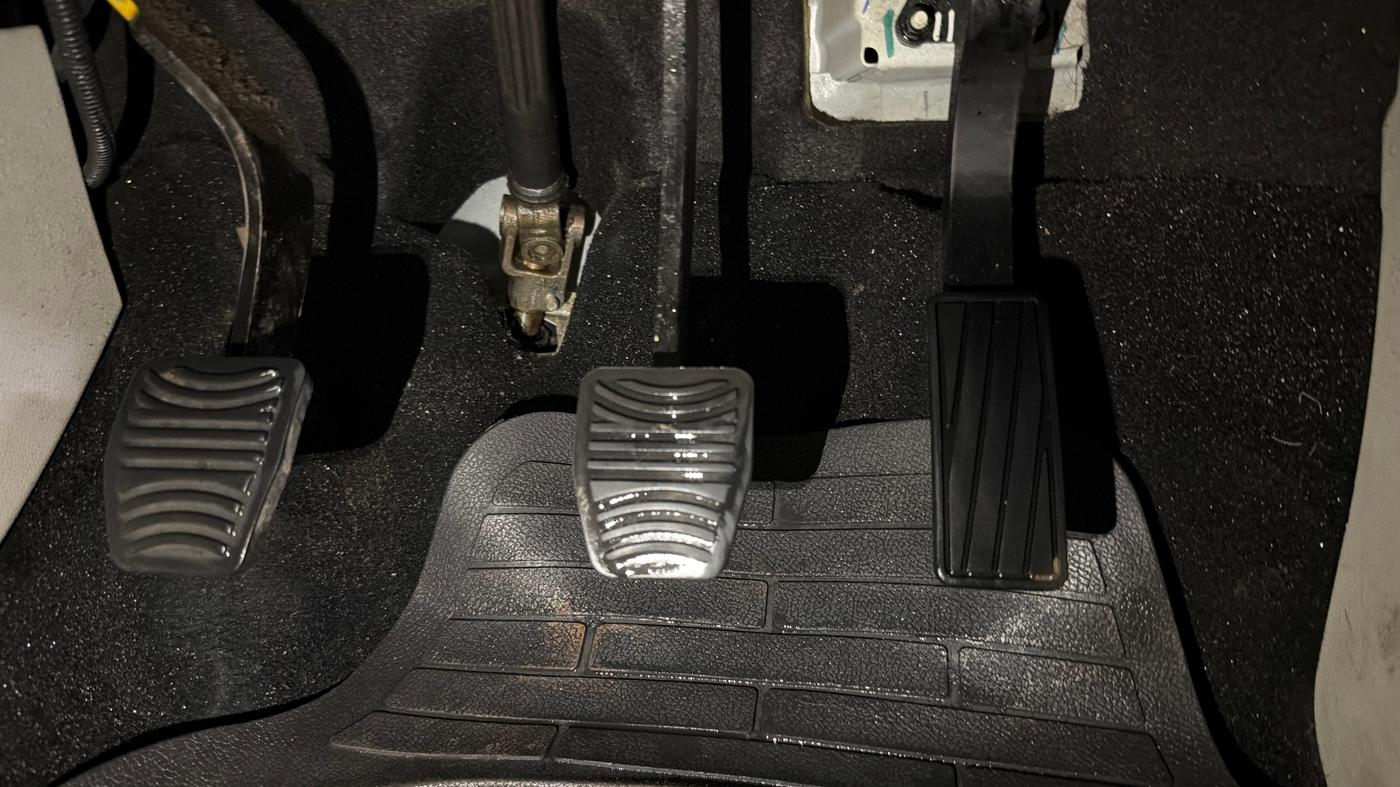 2022 Mahindra XUV300 W4 1.2 PETROL, Petrol, Manual, 45,727 km, Pedals