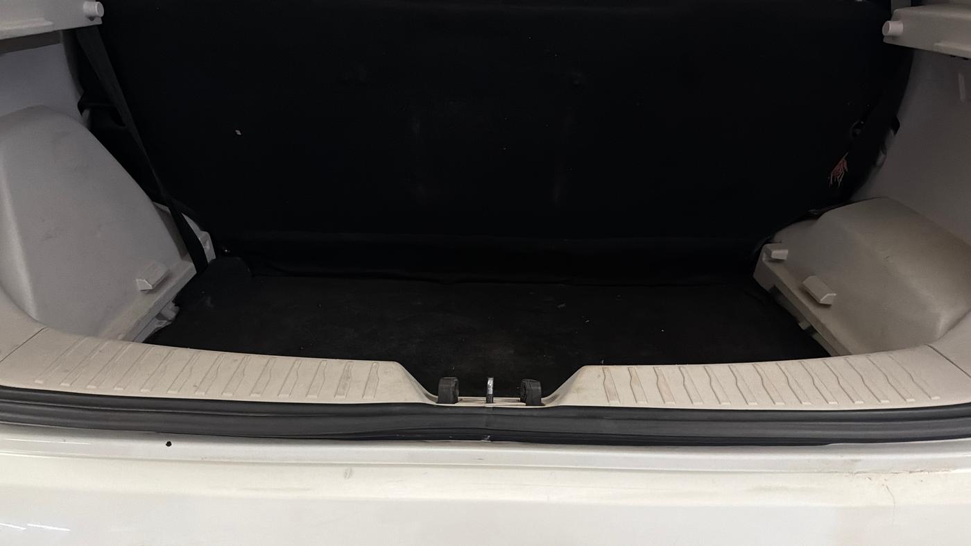 2022 Mahindra XUV300 W4 1.2 PETROL, Petrol, Manual, 45,727 km, Boot Inside