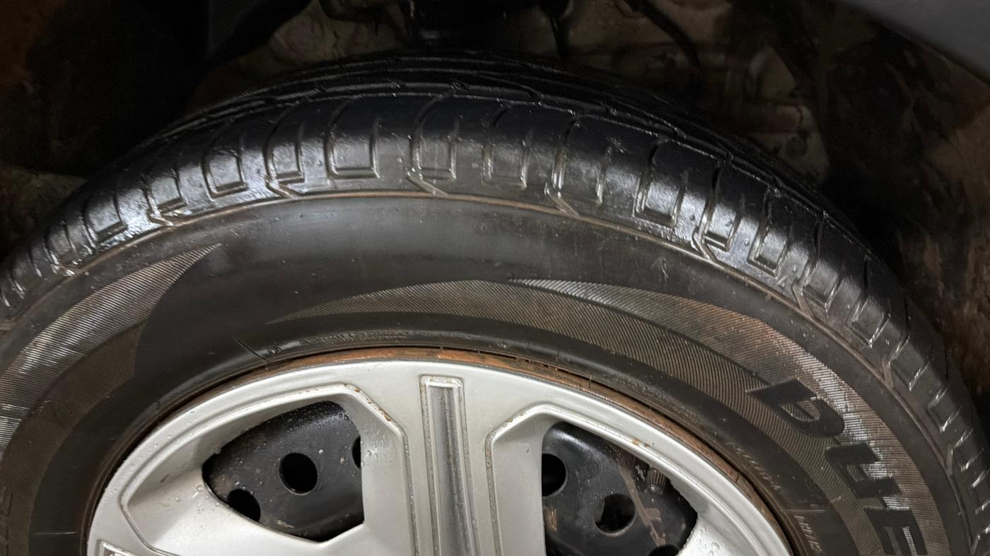 2022 Mahindra XUV300 W4 1.2 PETROL, Petrol, Manual, 45,727 km, Right Front Tyre Tread