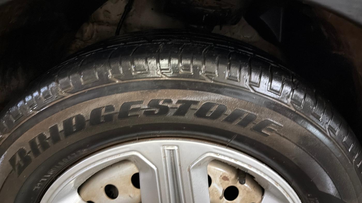 2022 Mahindra XUV300 W4 1.2 PETROL, Petrol, Manual, 45,727 km, Left Front Tyre Tread