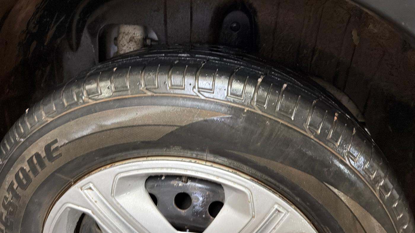 2022 Mahindra XUV300 W4 1.2 PETROL, Petrol, Manual, 45,727 km, Left Rear Tyre Tread