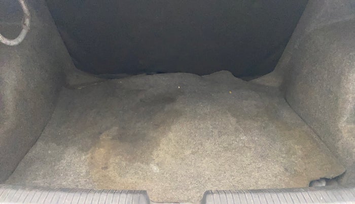 2016 Volkswagen Ameo HIGHLINE PLUS 1.5L 16 ALLOY, Diesel, Manual, 1,25,903 km, Boot Inside