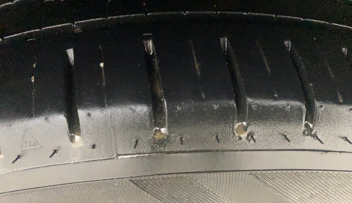 2016 Volkswagen Ameo HIGHLINE PLUS 1.5L 16 ALLOY, Diesel, Manual, 1,25,903 km, Left Rear Tyre Tread