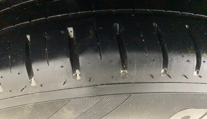 2016 Volkswagen Ameo HIGHLINE PLUS 1.5L 16 ALLOY, Diesel, Manual, 1,25,903 km, Right Rear Tyre Tread