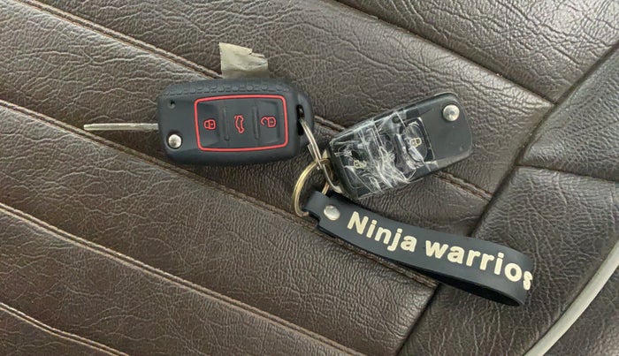 2016 Volkswagen Ameo HIGHLINE PLUS 1.5L 16 ALLOY, Diesel, Manual, 1,25,903 km, Key Close Up