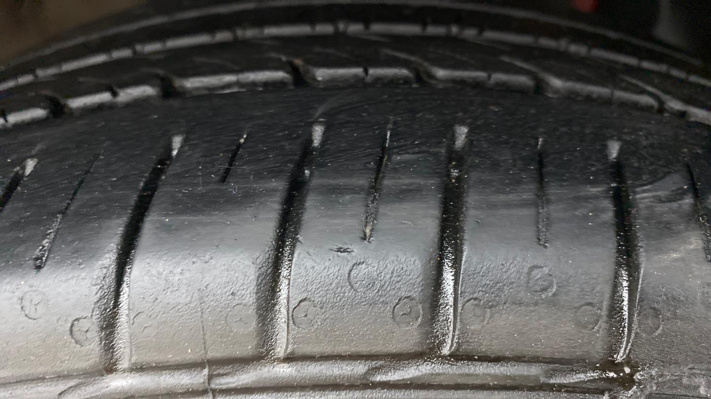 2017 Hyundai Elite i20 ASTA 1.2 (O), Petrol, Manual, 35,408 km, Right Front Tyre Tread