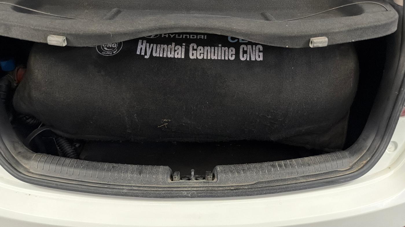 2016 Hyundai Grand i10 SPORTZ 1.2 KAPPA VTVT, CNG, Manual, 54,976 km, Boot Inside