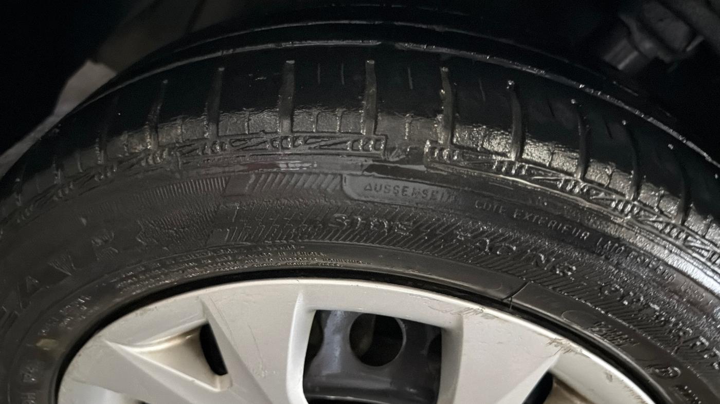 2016 Hyundai Grand i10 SPORTZ 1.2 KAPPA VTVT, CNG, Manual, 54,976 km, Left Front Tyre Tread