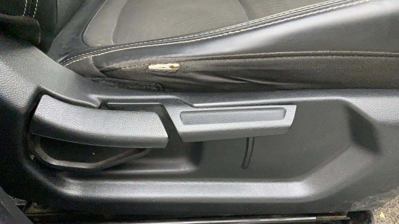 2019 Hyundai VENUE SX 1.0 (O) TURBO, Petrol, Manual, 65,989 km, Driver Side Adjustment Panel