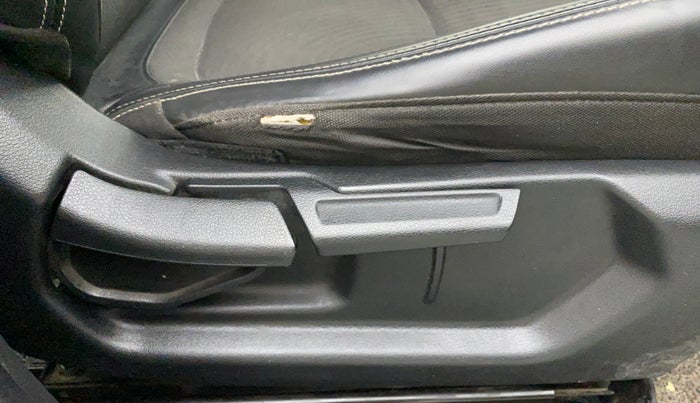 2019 Hyundai VENUE SX 1.0 (O) TURBO, Petrol, Manual, 65,989 km, Driver Side Adjustment Panel