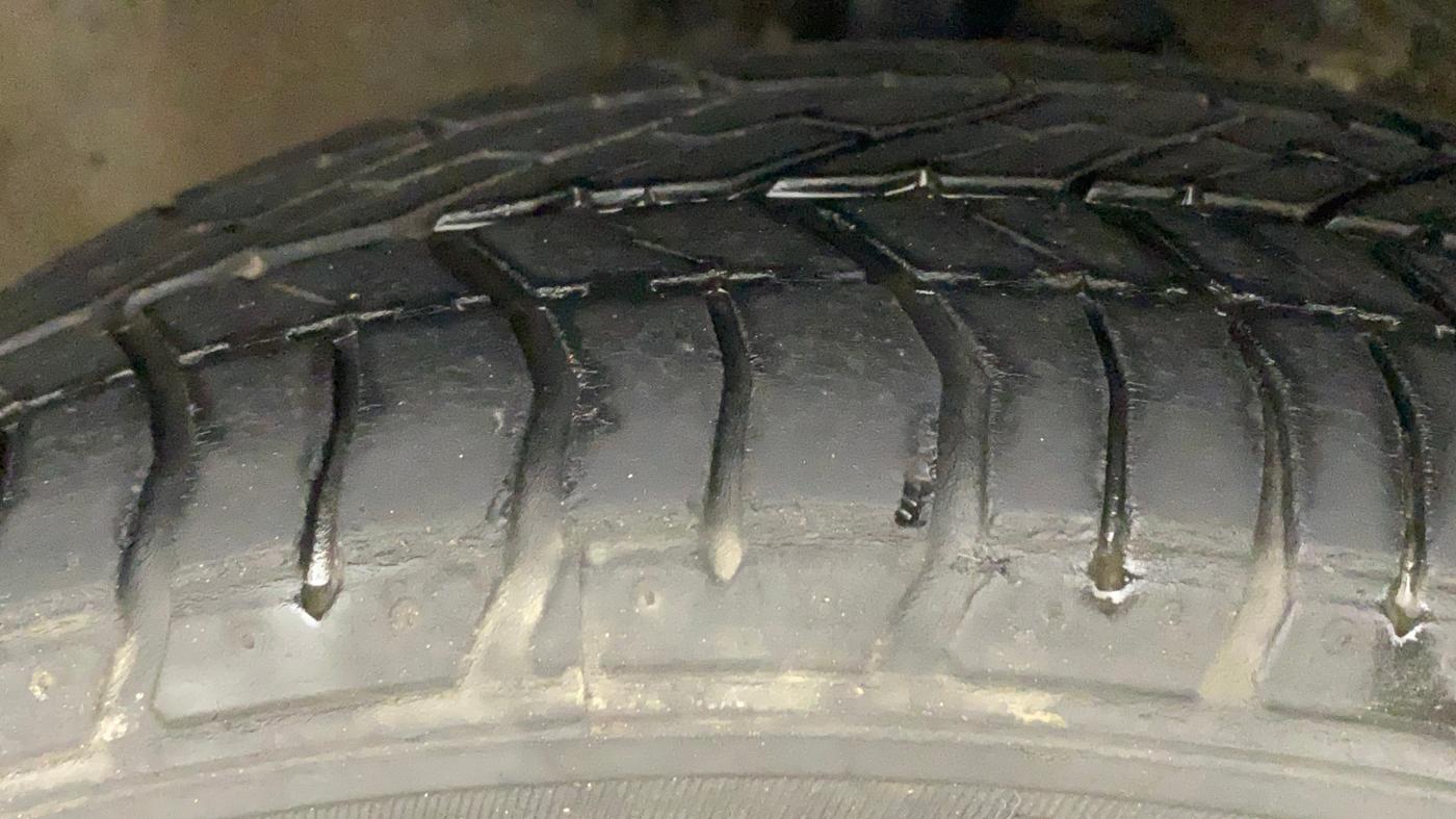 2011 Hyundai i20 MAGNA 1.2, Petrol, Manual, 69,332 km, Right Front Tyre Tread