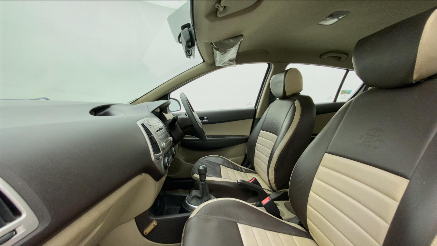 2011 Hyundai i20 MAGNA 1.2, Petrol, Manual, 69,332 km, Right Side Front Door Cabin